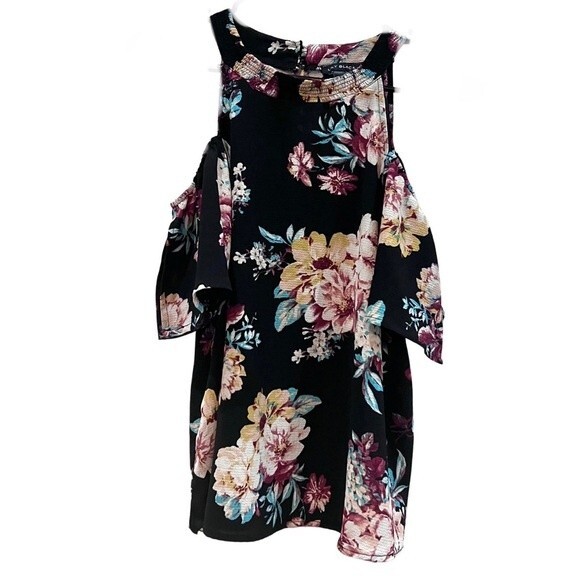 Lily Black cold shoulder black floral top size medium - Picture 3 of 7